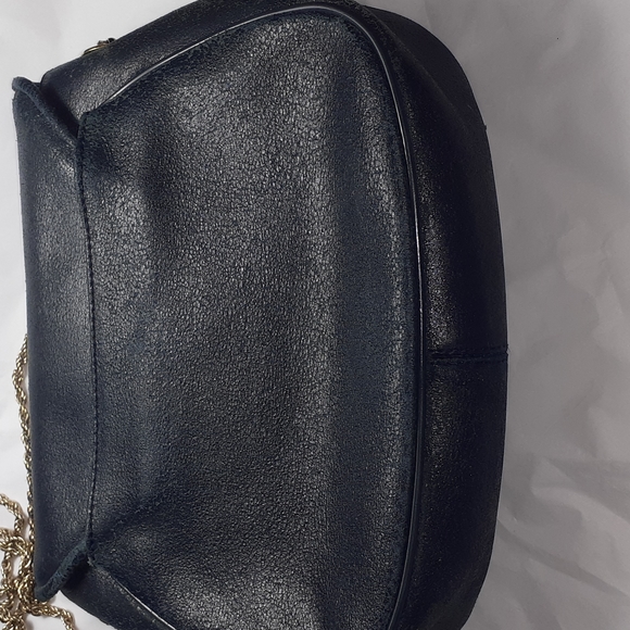 Givenchy authentic leather crossbody bag. - Picture 3 of 16